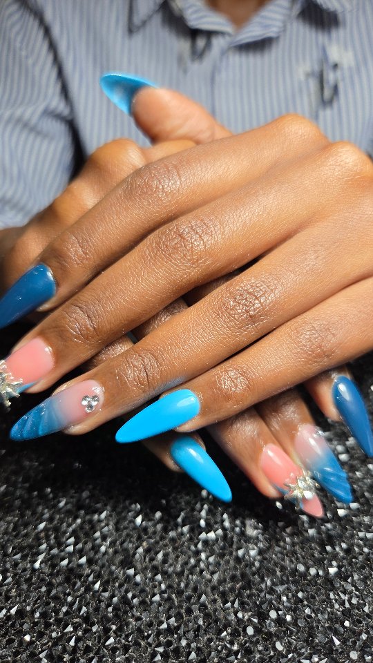 Blue nail art